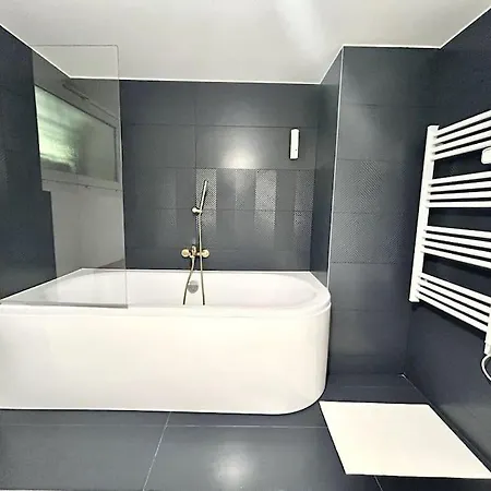 Independant, Confort Avec Terrasse Апартаменты *